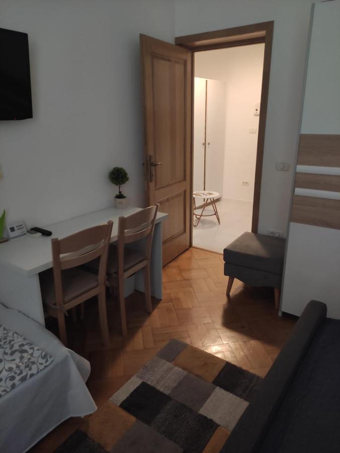 Nice Studio In Old Town Bukarest Exteriör bild